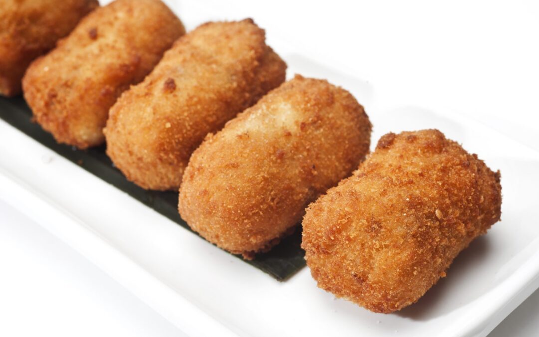 Croqueta de papa rellena de atún